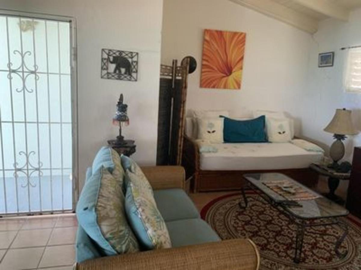 Attractive 2-Bed Apartment Stunning Sea View Dickenson Bay Exterior foto