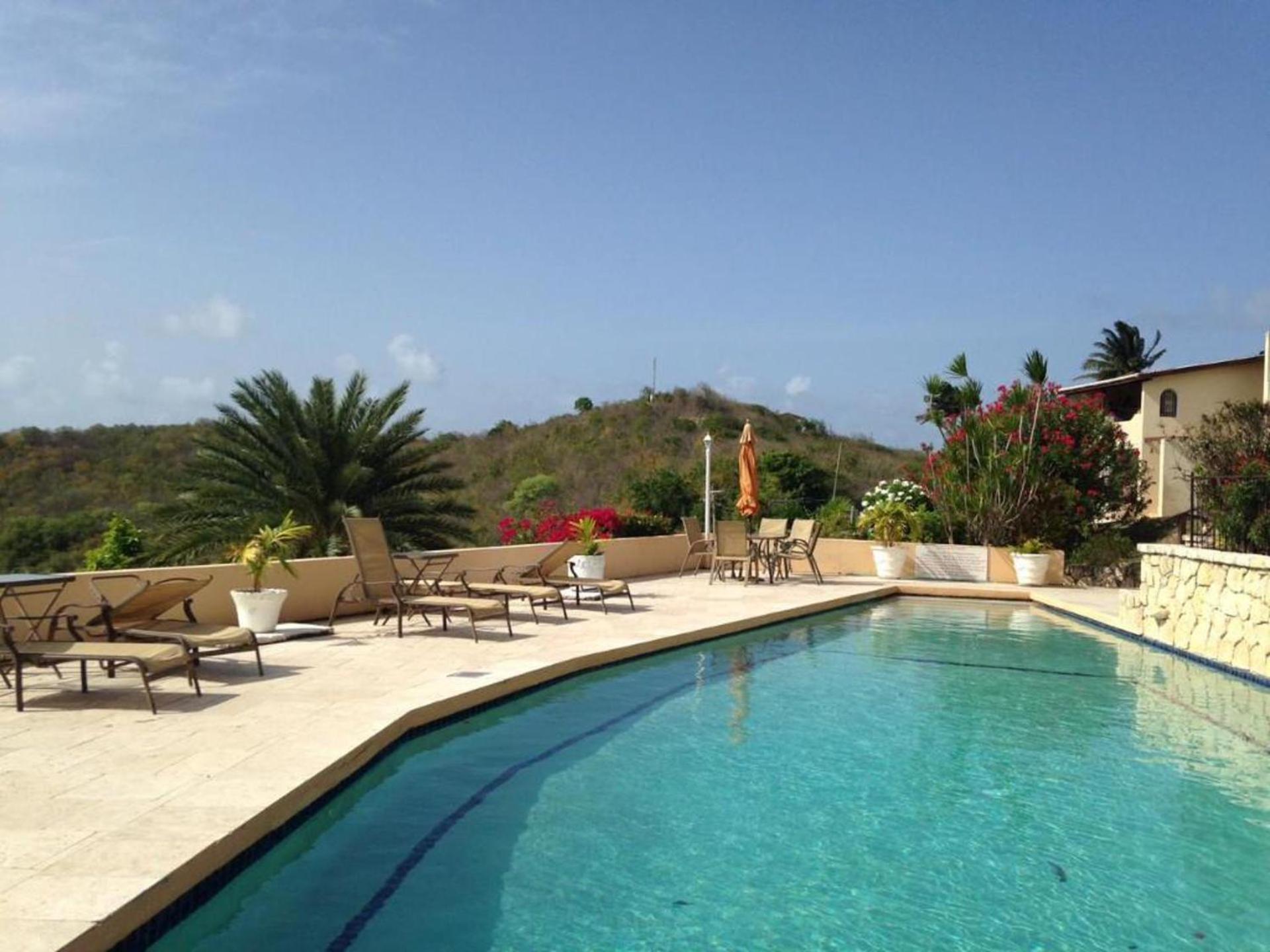 Attractive 2-Bed Apartment Stunning Sea View Dickenson Bay Exterior foto